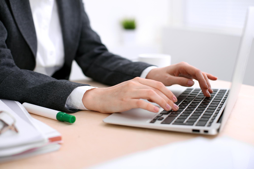 close-up-of-business-woman-hands-typing-on-laptop-computer-in-the-white-colored-office (1)